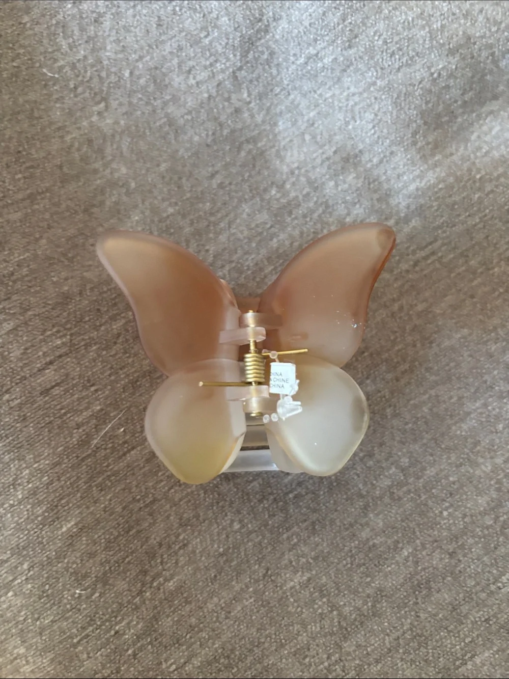 Urban Outfitters Bella Butterfly Claw Clip. NWT. Tan